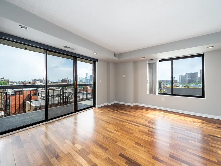 700 1st St #8H — Photo 10