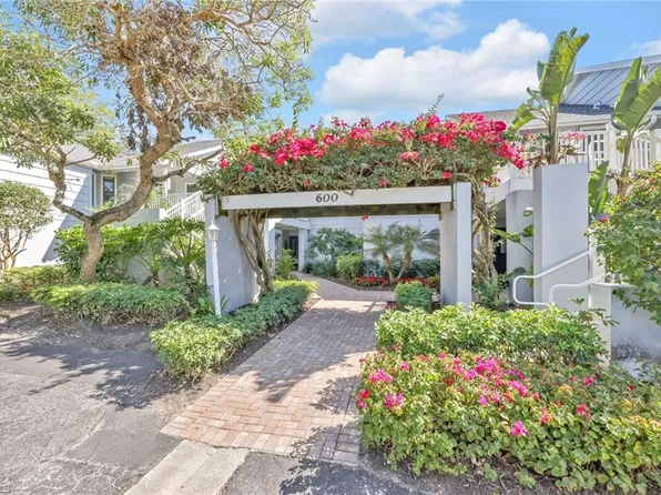 606 Courtside DR #F201, NAPLES, FL 34105