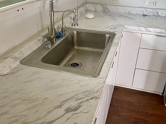 NEW kitchen counters+cabinets!