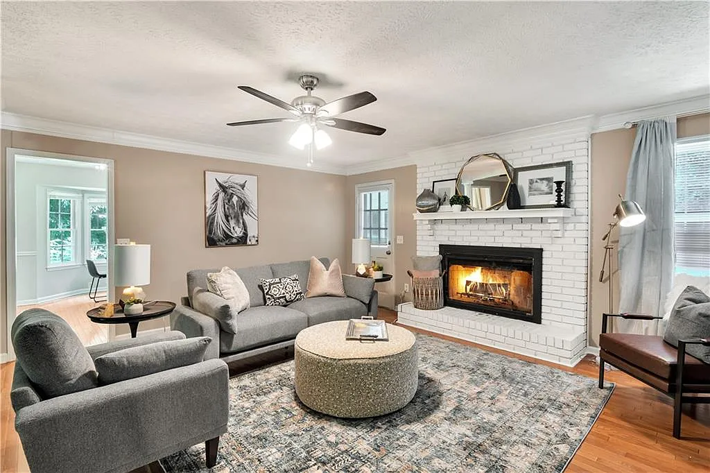 3 bed, 2.0 bath, 1640 sqft, $5,750 — Photo 1