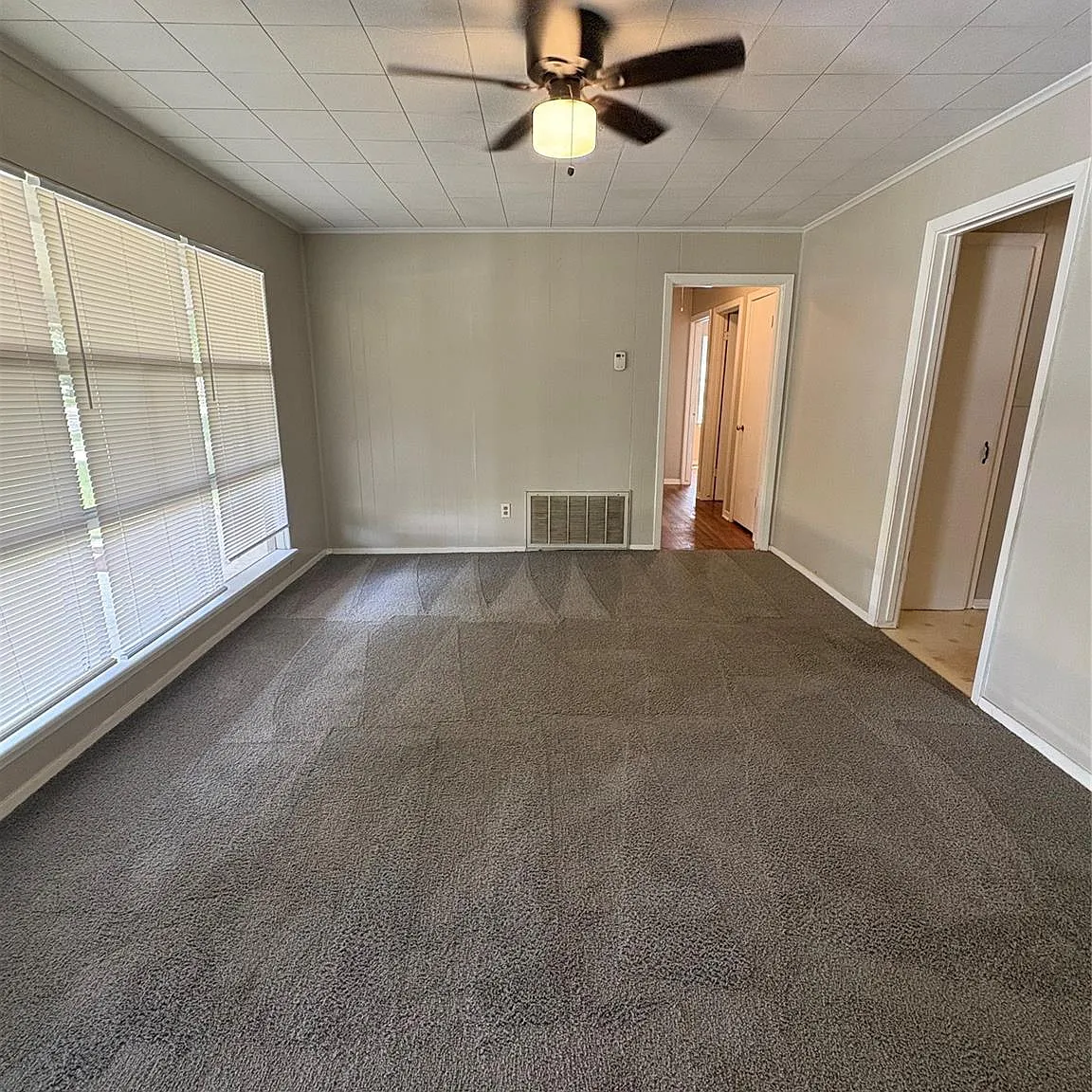 3 bed, 1.0 bath, 1306 sqft, $1,500 — Photo 3