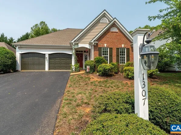 1307 Courtyard Dr, Charlottesville, VA 22903