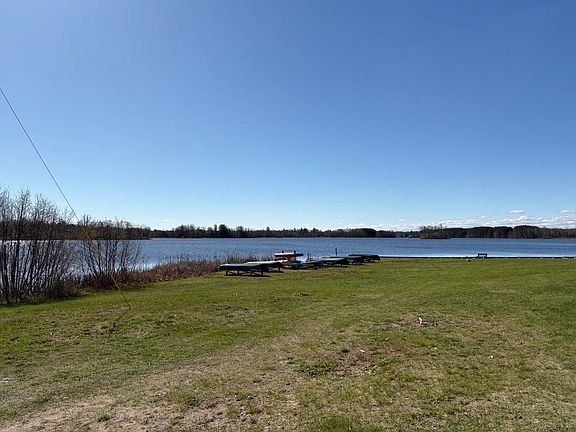 4th image of 183-186 Shadowbrook Dr