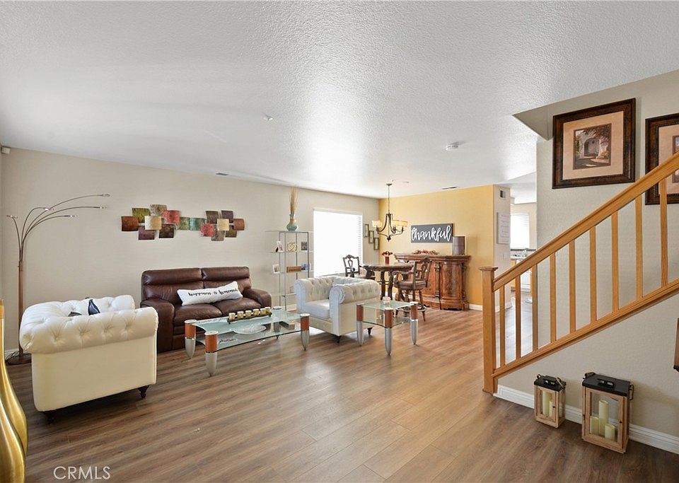 yuページ 17049 La Vesu Rd, Fontana, CA 92337 | MLS #SW25250539 | Zillow
