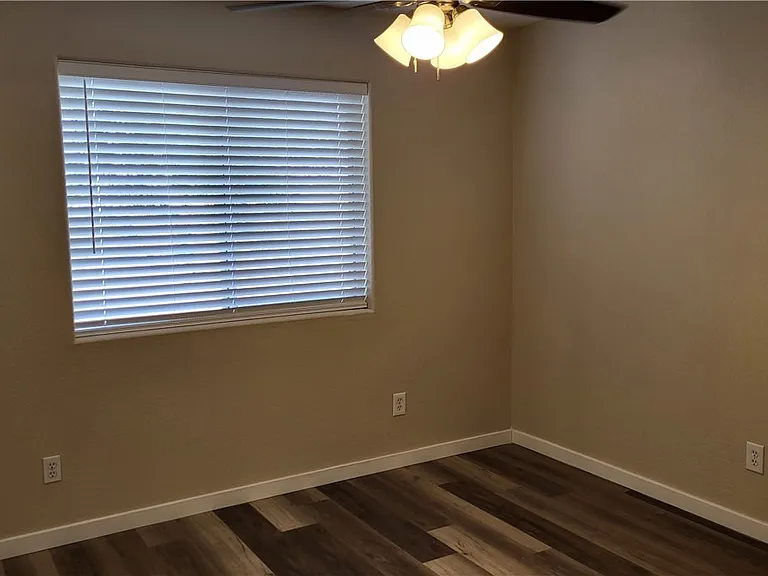 2105 E Crystal Dr — Photo 11