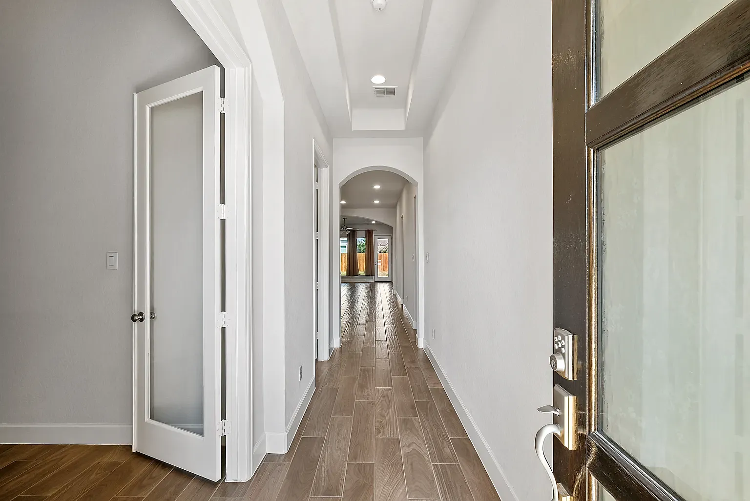 3 bed, 1950 sqft, $2,450 — Photo 3