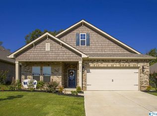 270 Falcon Ridge Dr, New Market, AL 35761