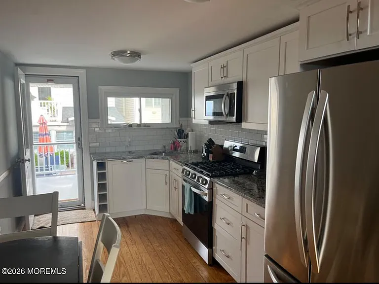 266 1st Ave — Photo 10