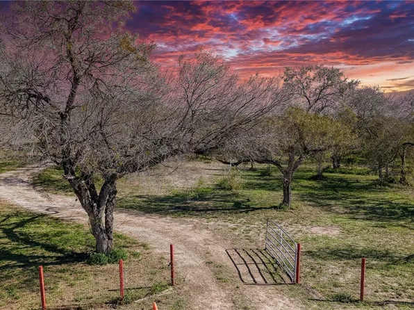 5730 Mockingbird Ln, Mathis, TX 78368