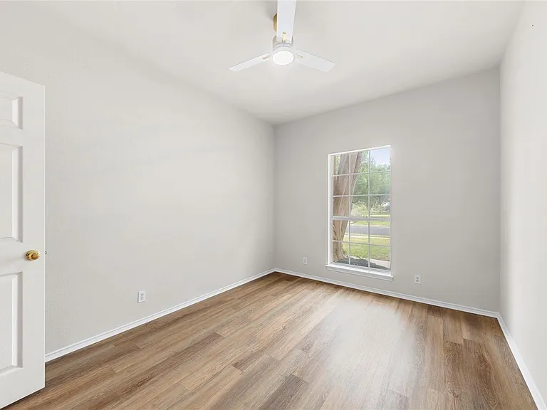 412 Tamara Dr — Photo 24