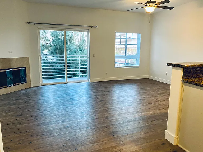 532 N Mariposa Ave #204 — Photo 9