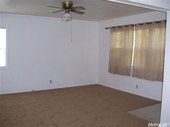3rd image of 3821 Kern St