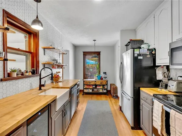 8028 Belleview Ave, Kansas City, MO 64114