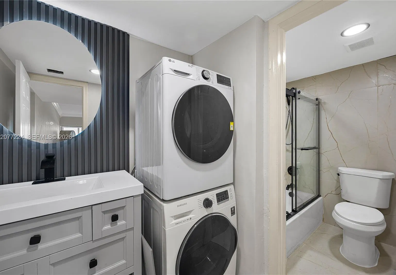 Lakes Of Inverrary Condo — Photo 1