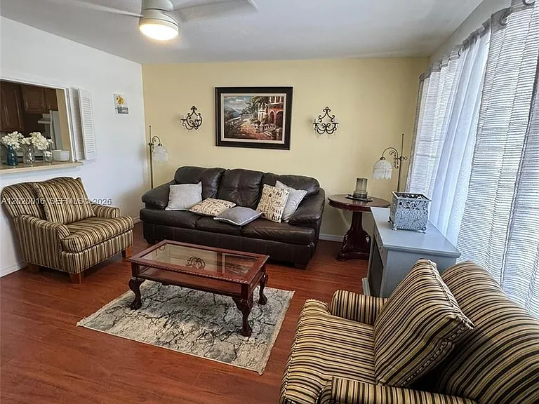 221 Kent M #221 — Photo 24