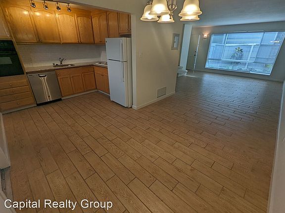 4th image of 2022 Trousdale Dr #4