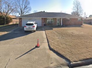 1812 SE Crouch St, Bentonville, AR 72712