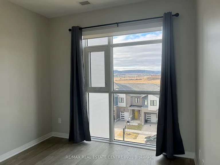 460 Gordon Krantz Ave #422 — Photo 8