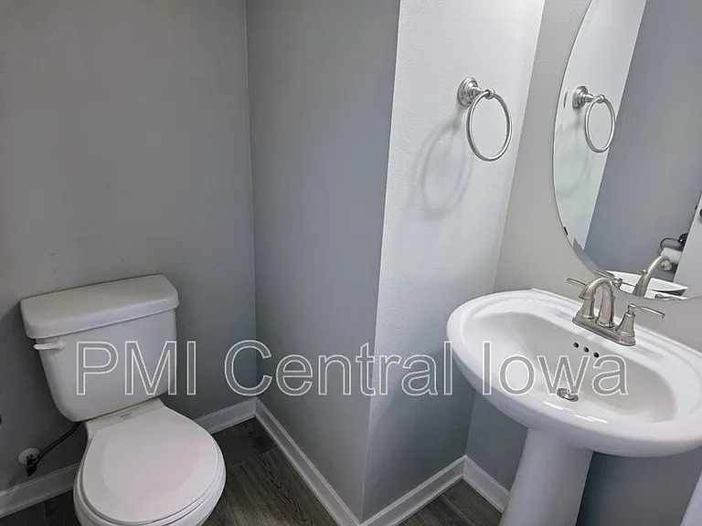 9643 Turnpoint Dr — Photo 14