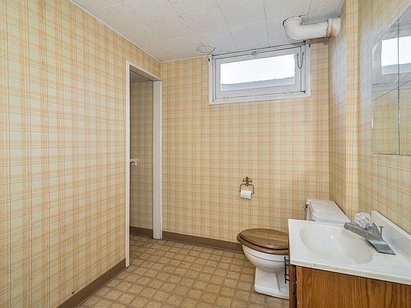 4th image of 10911 SE 52nd Ave