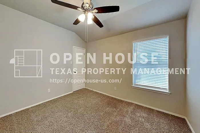621 Soledad St — Photo 13