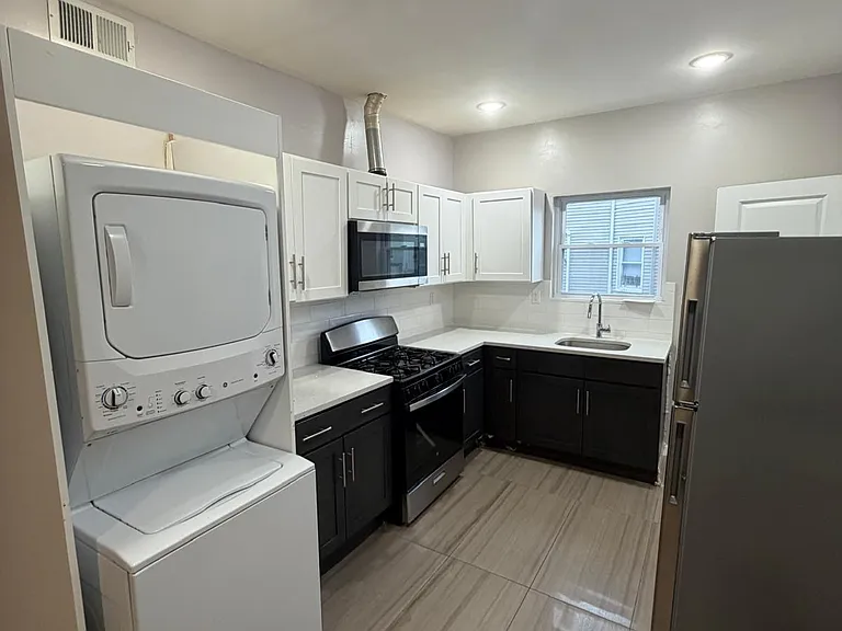 43 N 16th St #1 — Photo 1
