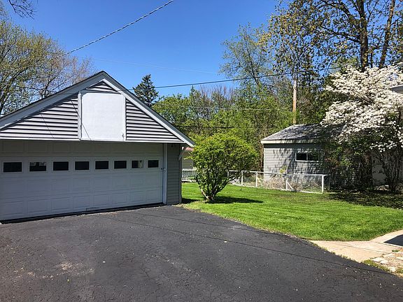 3rd image of 502 S Woodlawn St