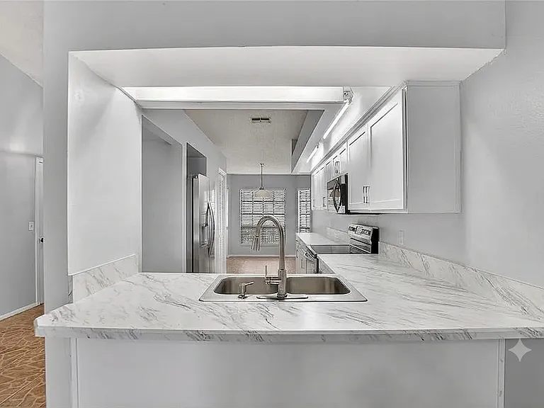 11005 Kenbrook Dr — Photo 5