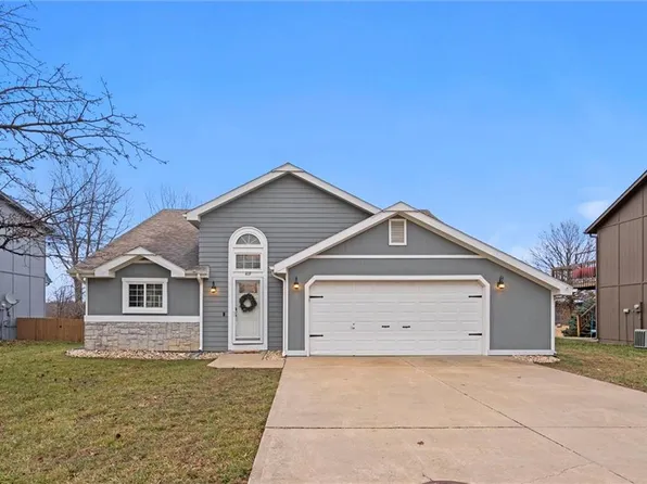 419 N Crest Dr, Raymore, MO 64083