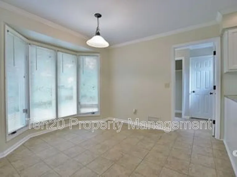 4720 Shenandoah Ct — Photo 12