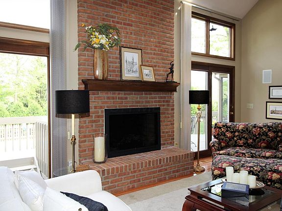 5th image of 4938 Thornhill Ln