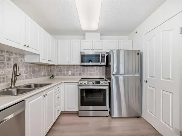 5000 N Somervale Ct SW #412, Calgary, AB T2Y 4M1
