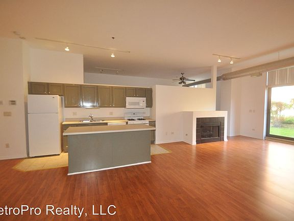 4th image of 1000 E 53rd St Unit 105