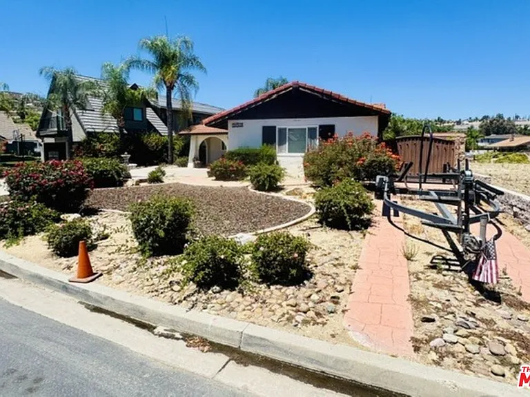 21963 Strawberry Ln — Photo 41