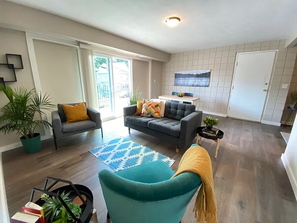 2 bed, 700 sqft, $2,400 — Photo 4