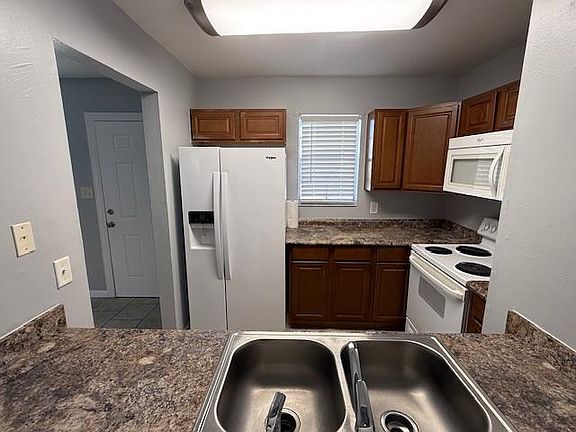 3rd image of 231 Pritchard St