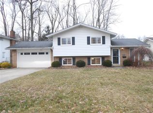 4990 Devon Dr, North Olmsted, OH