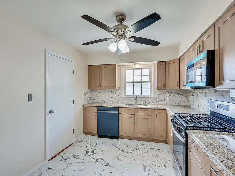 841 Walnut St #2 — Photo 13