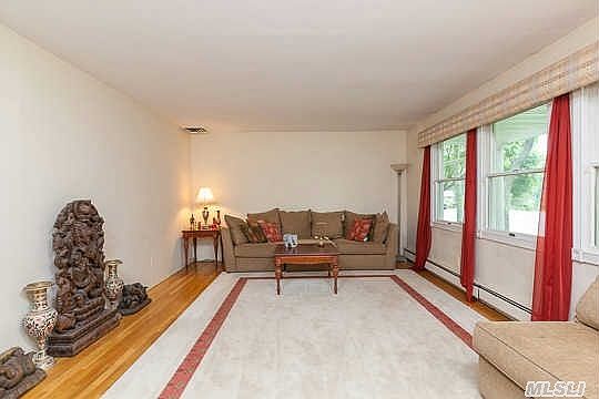 4th image of 52 Neil Dr