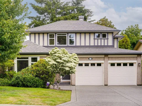 2286 Hazelton Pl, Saanich, BC V8N 5C3