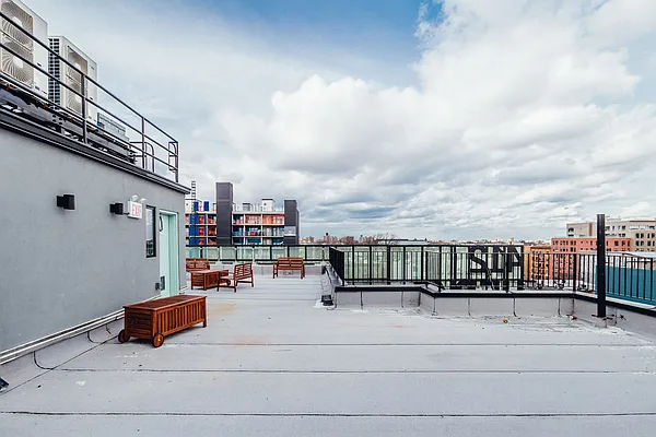 Rented by Nooklyn NYC LLC | media 52