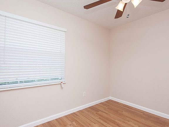 5th image of 309 Live Oak Blvd
