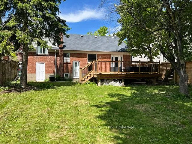 173 Poyntz Ave — Photo 2