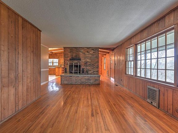 5th image of 904 Vance Dr
