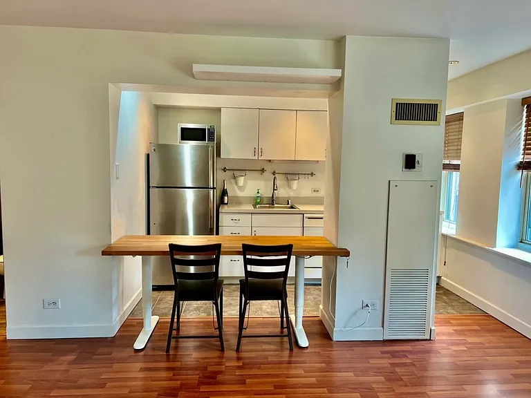 40 E 9th St #1012 — Photo 5