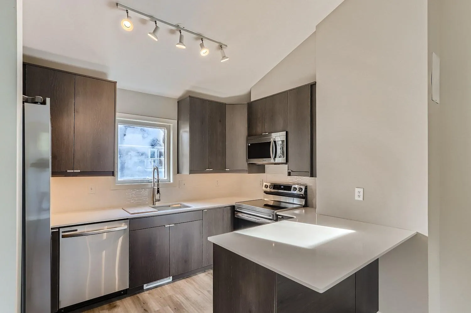 1318 Boardwalk Pl — Photo 2