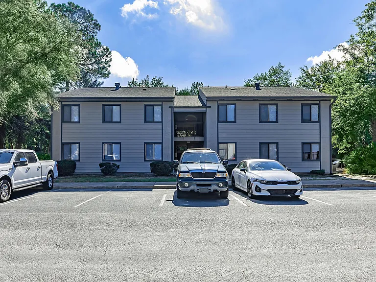 Treetop Apartments — Photo 11
