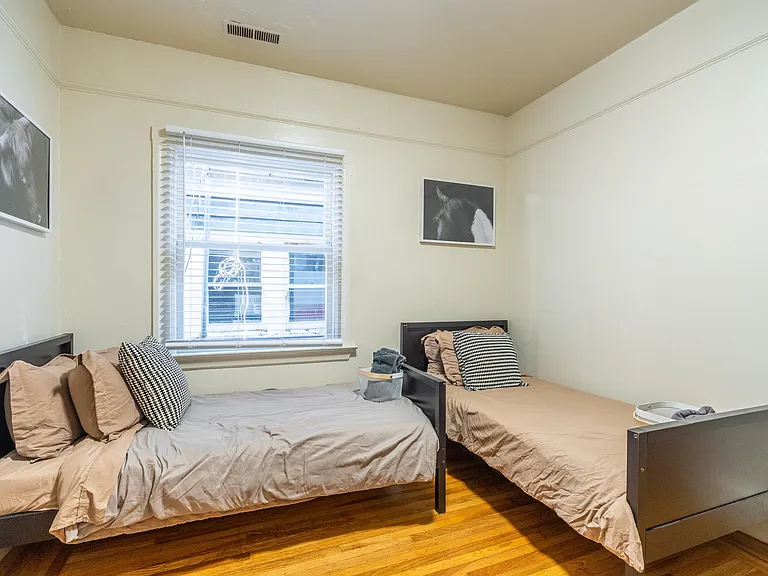 2427 Ellsworth St — Photo 9