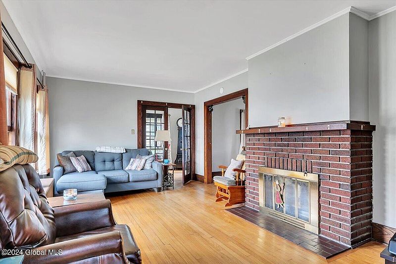 3rd image of 9 Wallace Street