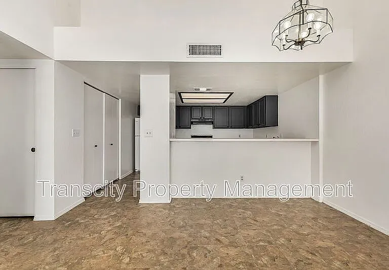 1111 W Summit Pl #24 — Photo 2